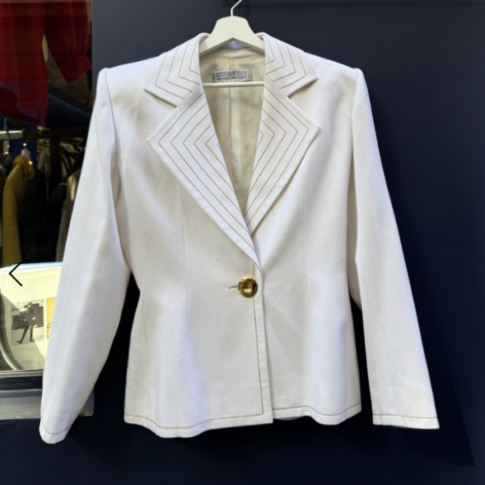 Givenchy Vintage Nouvelle Boutique White Women's Blazer with Gold metal buttons